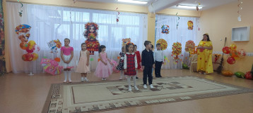 Праздник осени в детском саду" Праздник осени в детском саду".